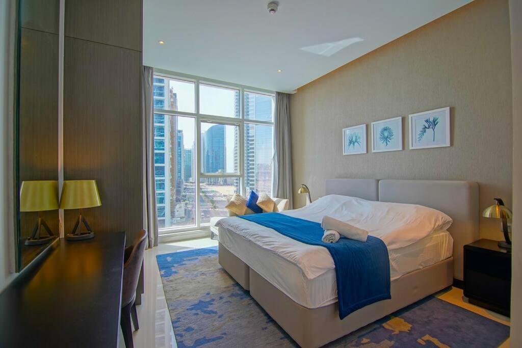 Luxury Hotel Apartment With A Canal View Дубай Екстер'єр фото